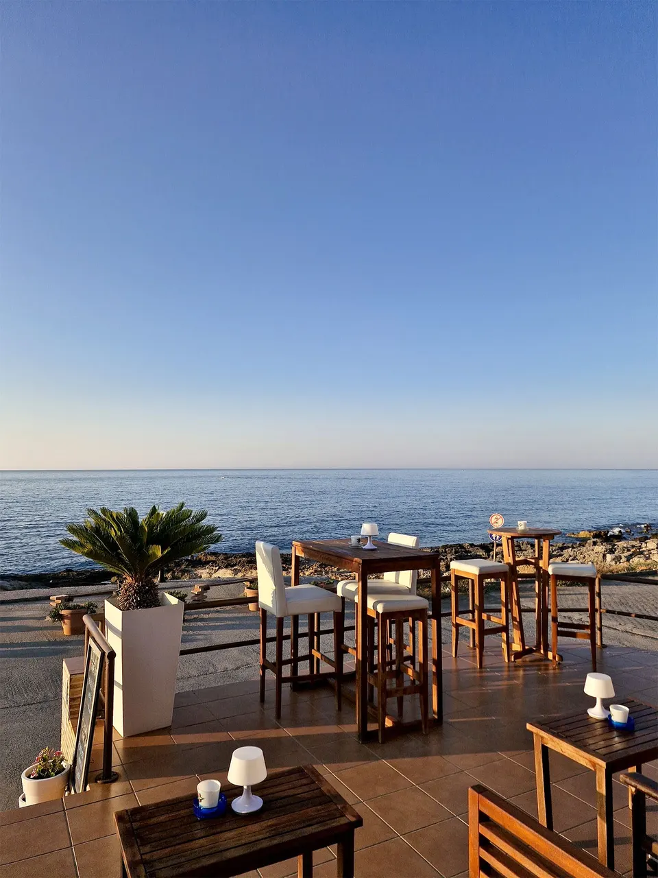 Restaurant & Pool