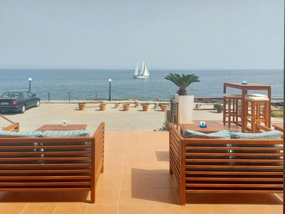 Restaurant & Pool